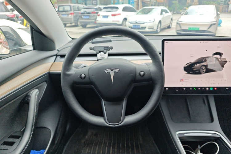 Tesla Model 3 2023 immagine di auto #11