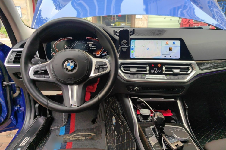 BMW 3 Series 2019 car image #12