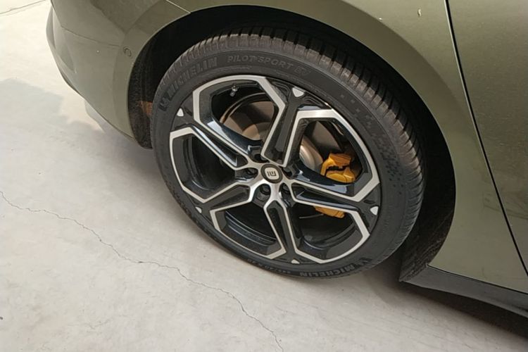 MI SU7 2025 immagine di auto #10