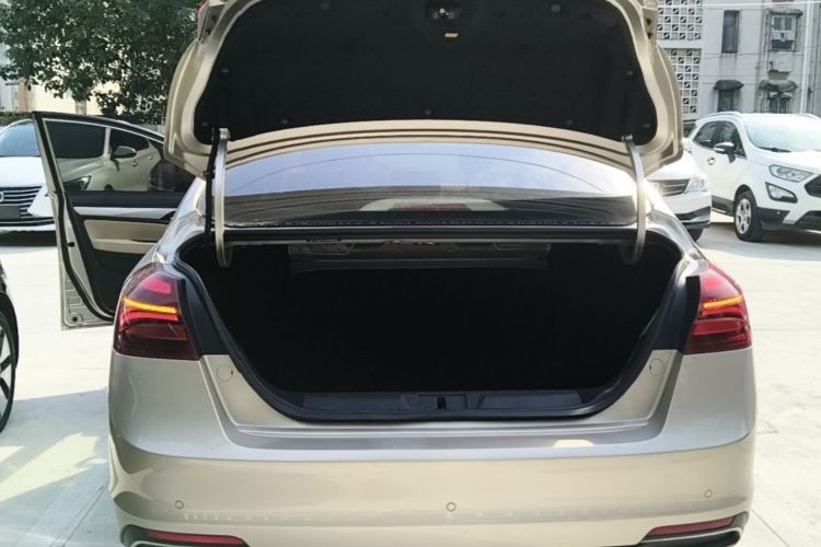 GEELY Emgrand 2019 #19 GEELY Emgrand 2019 car image #19