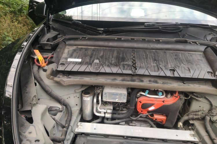 Tesla Model Y 2021 car image #28