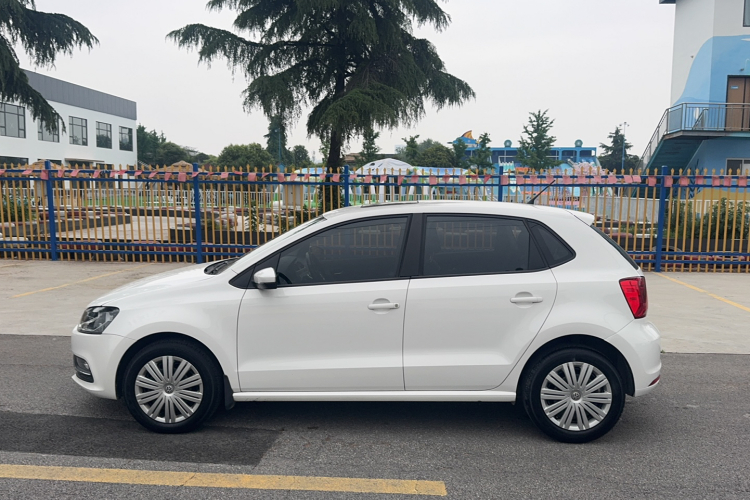 Volkswagen Polo 2017 car image #7