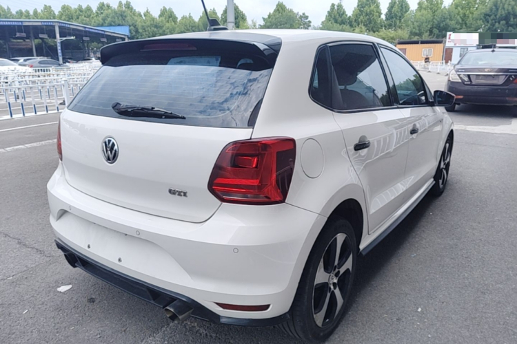 Volkswagen Polo 2017 car image #7