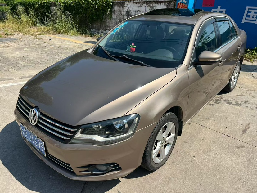 Volkswagen Bora 2014 immagine di auto 
