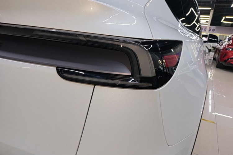 Tesla Model Y 2026 #8 Tesla Model Y 2026 car image #8