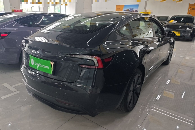 Tesla Model 3 2025 car image #5