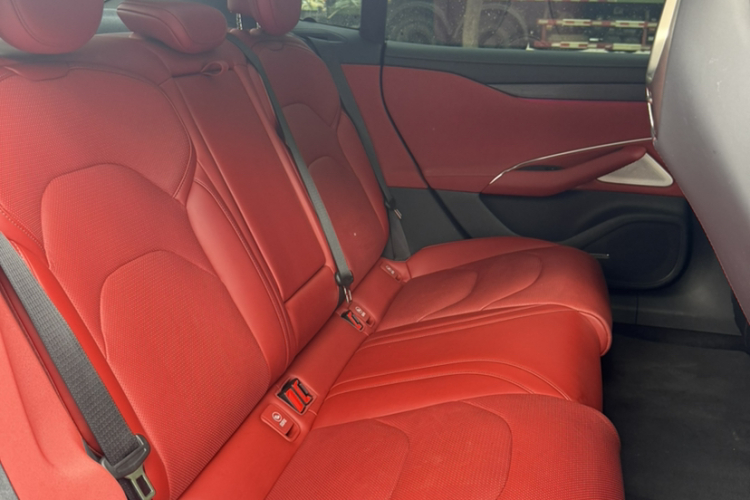 MI SU7 2024 immagine di auto #11