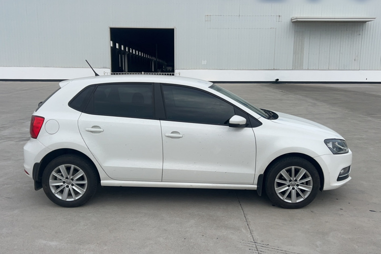 Volkswagen Polo 2015 #4 Volkswagen Polo 2015 car image #4