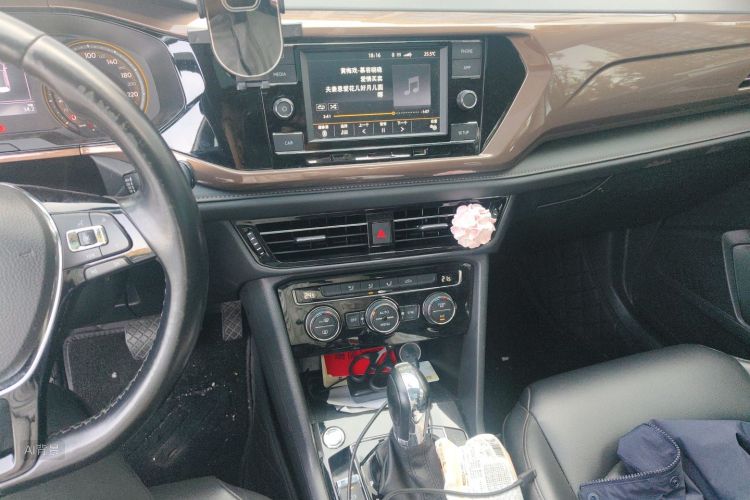 Volkswagen Tharu 2019 car image #15