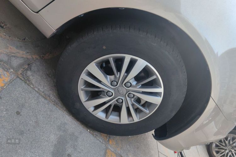GEELY Emgrand 2018 car image #9