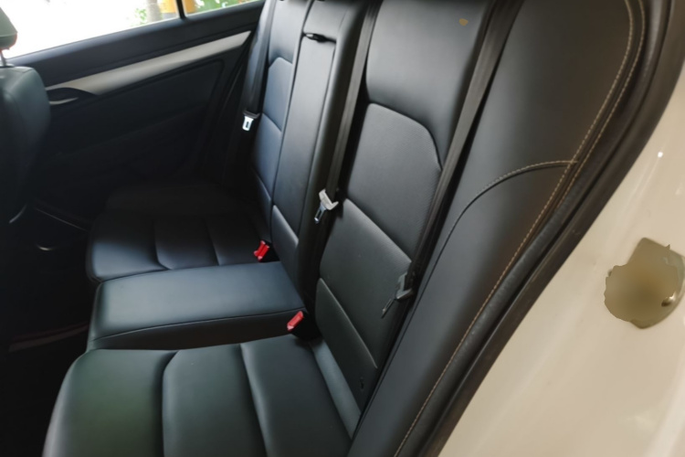 GEELY Emgrand 2018 car image #17