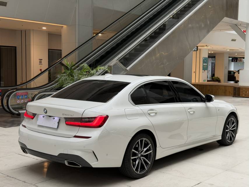 BMW 3 Series 2021 car image #6
