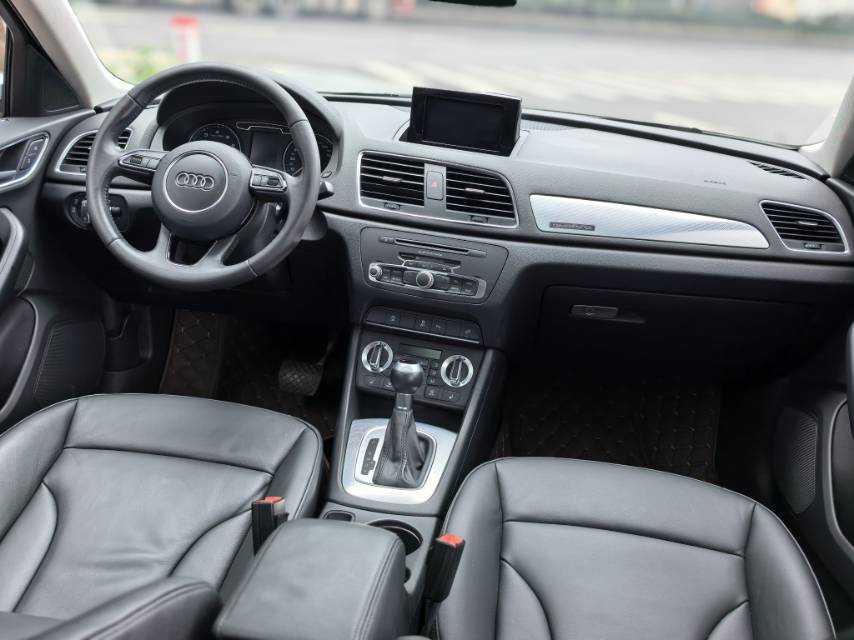 Audi Q3 2015 car image #9