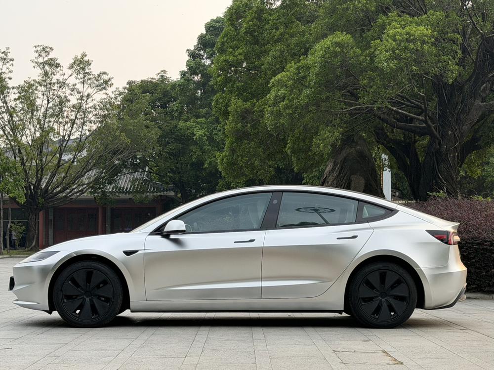 Tesla Model 3 2026 car image #4