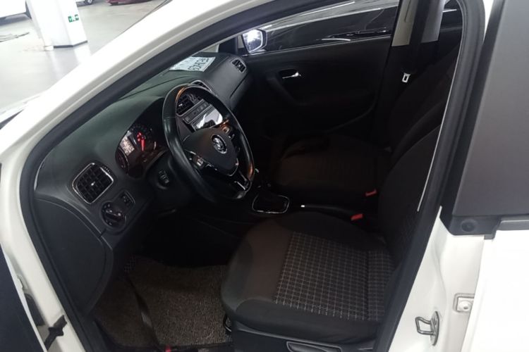 Volkswagen Polo 2019 car image #15