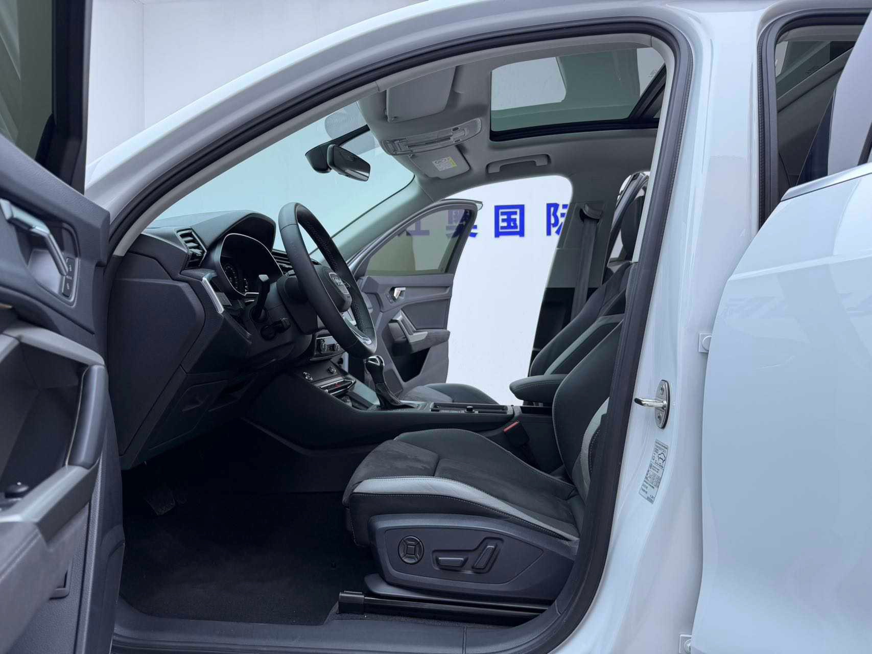 Audi Q3 2022 car image #6