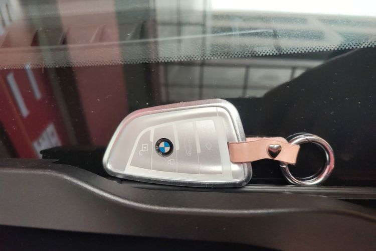BMW 3 Series 2022 car image #9