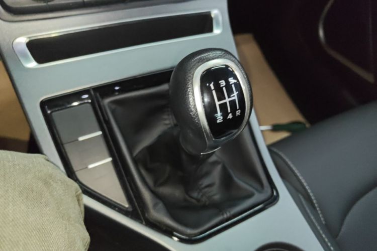 GEELY Emgrand 2019 car image #14