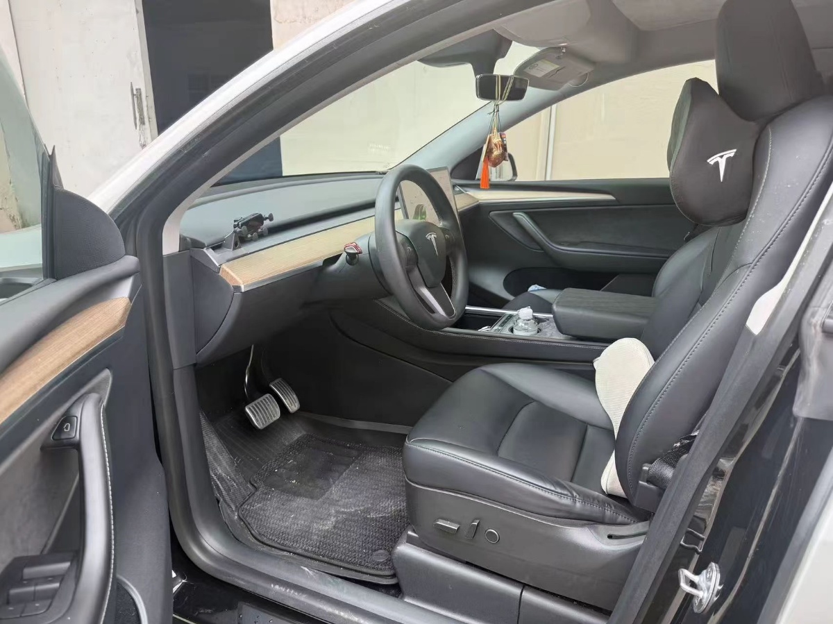 Tesla Model Y 2022 #2 Tesla Model Y 2022 car image #2