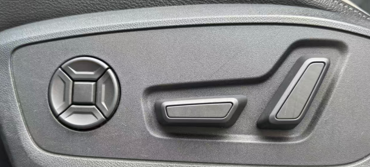 Audi Q3 2021 car image #14