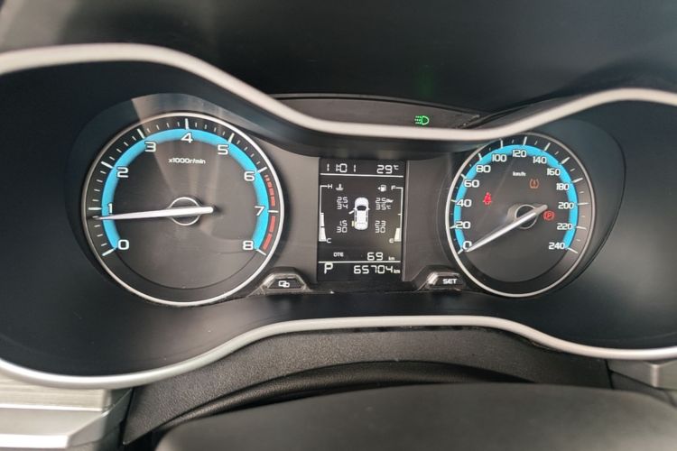 GEELY Emgrand 2021 car image #12