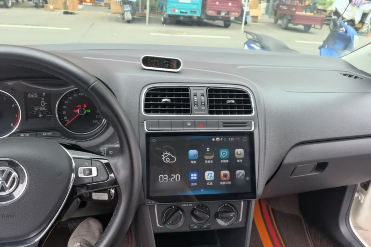 Volkswagen Polo 2017 car image #10
