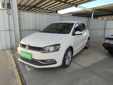 Volkswagen Polo 2015 Volkswagen Polo 2015 car image