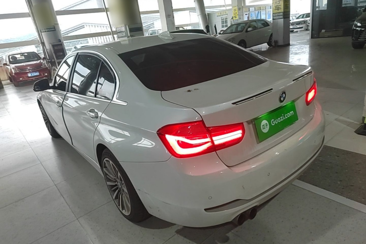 BMW 3 Series 2019 car image #5