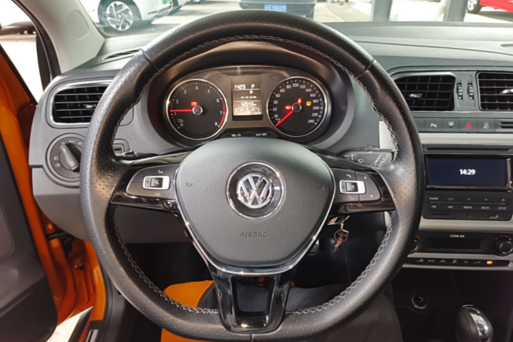 Volkswagen Polo 2017 car image #15