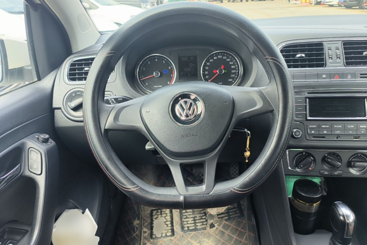 Volkswagen Polo 2016 car image #11