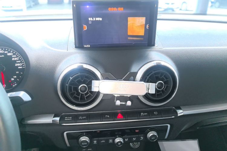 Audi A3 2019 car image #13