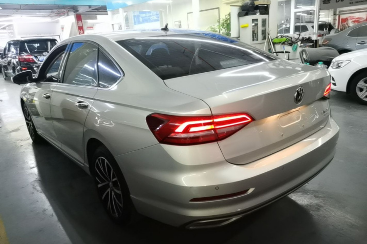 Volkswagen Lavida 2018 car image #5