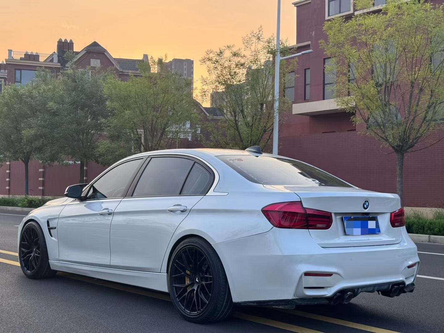 BMW 3 Series 2018 car image #9