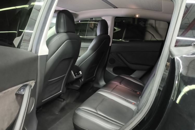 Tesla Model Y 2021 car image #17