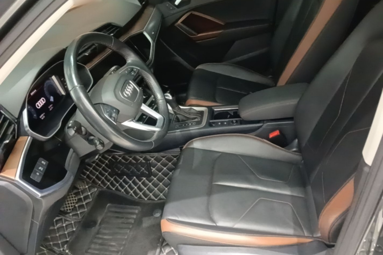 Audi Q3 2021 car image #15