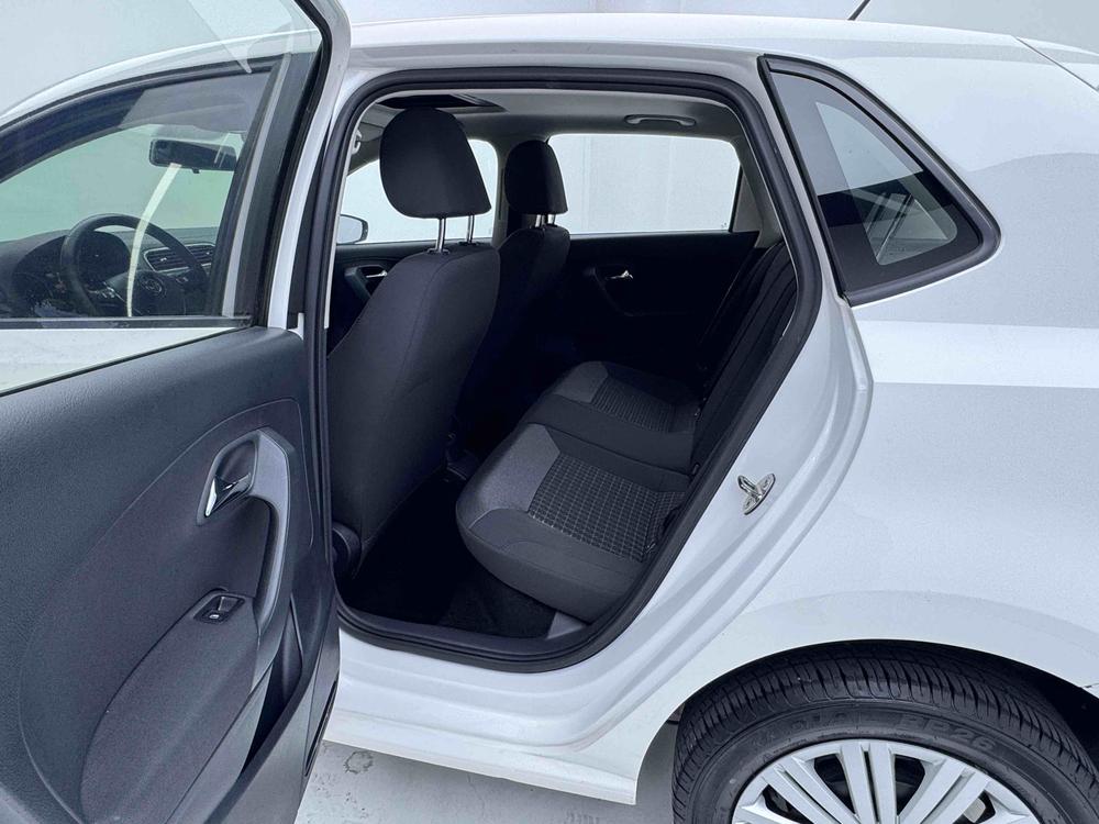 Volkswagen Polo 2016 car image #10