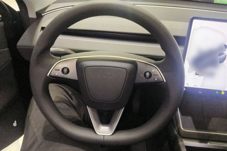 Tesla Model Y 2025 #11 Tesla Model Y 2025 car image #11