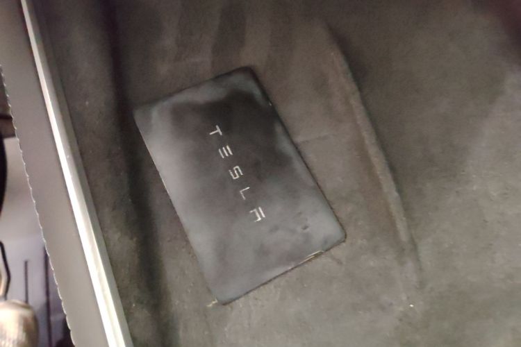 Tesla Model Y 2025 #9 Tesla Model Y 2025 car image #9