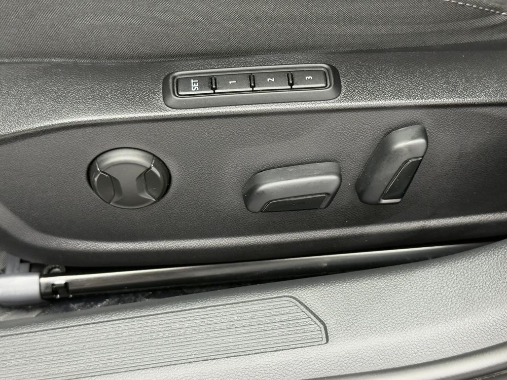 Volkswagen Golf 2023 #24 Volkswagen Golf 2023 صورة سيارة #24