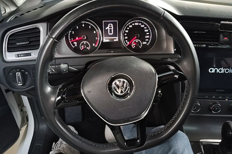 Volkswagen Golf 2016 car image #11