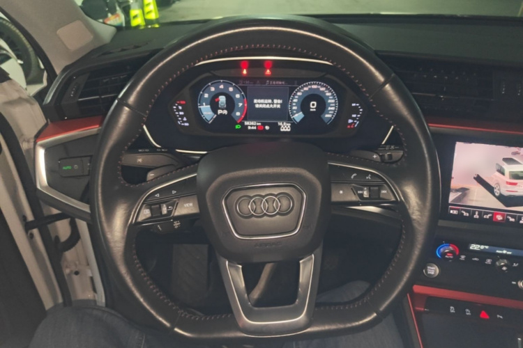 Audi Q3 2020 car image #11