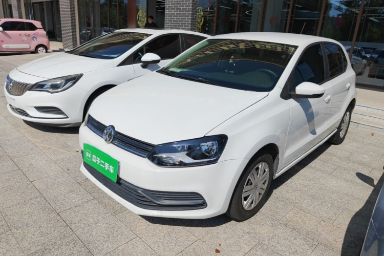 Volkswagen Polo 2018 car image #2