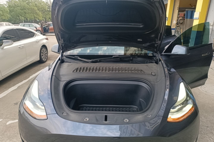 Tesla Model Y 2023 immagine di auto #20