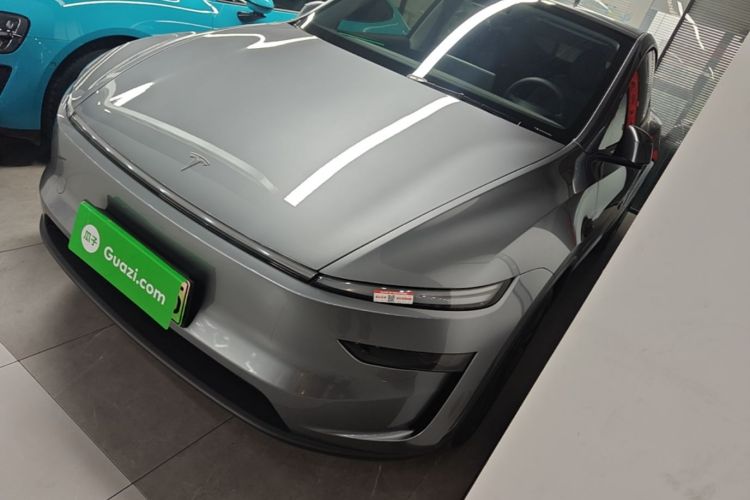 Tesla Model Y 2025 immagine di auto #2