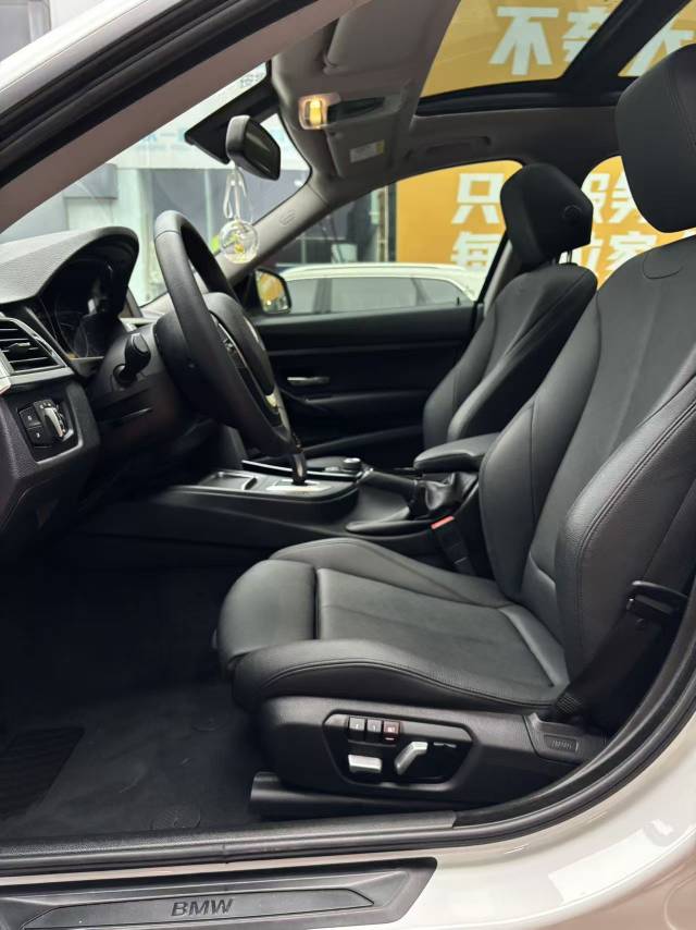 BMW 3 Series GT 2018 صورة سيارة #7
