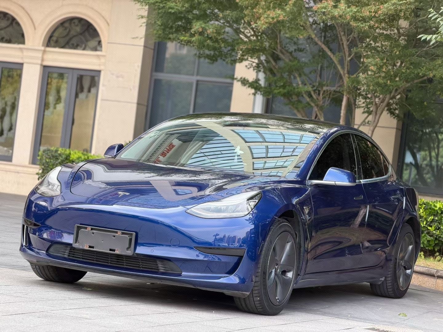 Tesla Model 3 2021 car image 