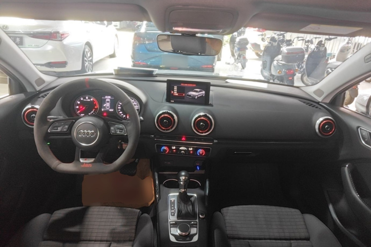 Audi A3 2019 immagine di auto #10