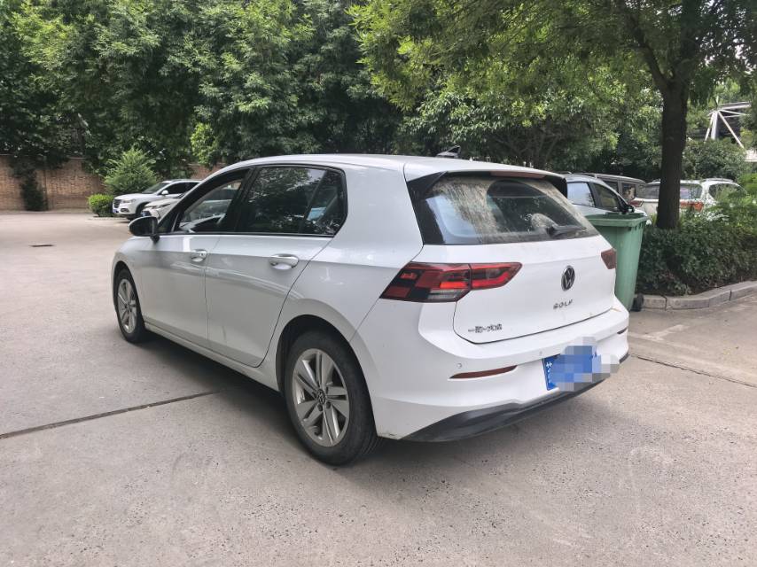 Volkswagen Golf 2023 car image #2