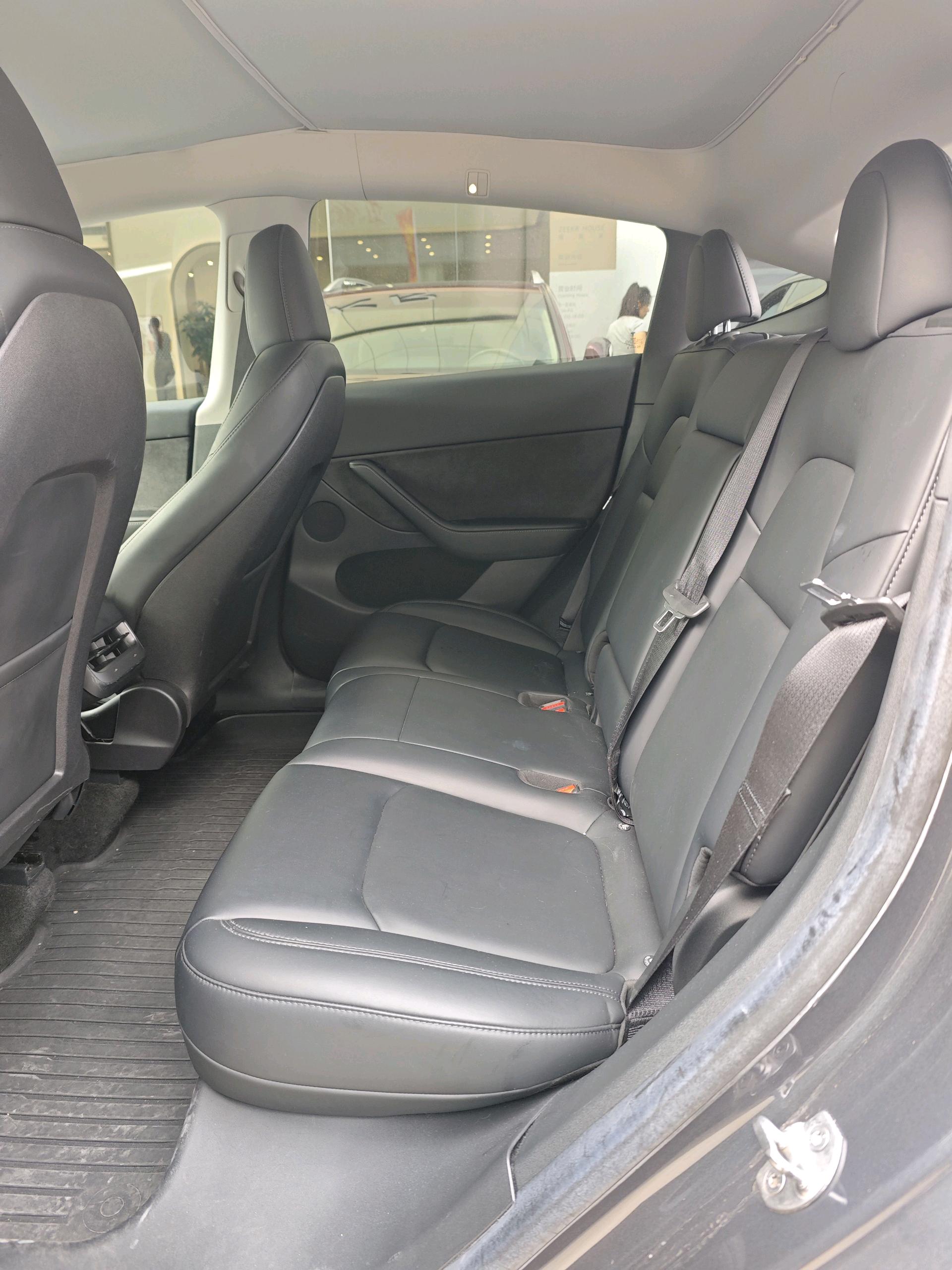 Tesla Model Y 2022 #3 Tesla Model Y 2022 car image #3