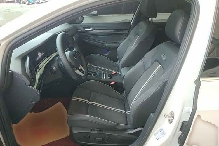Volkswagen Golf 2023 car image #15